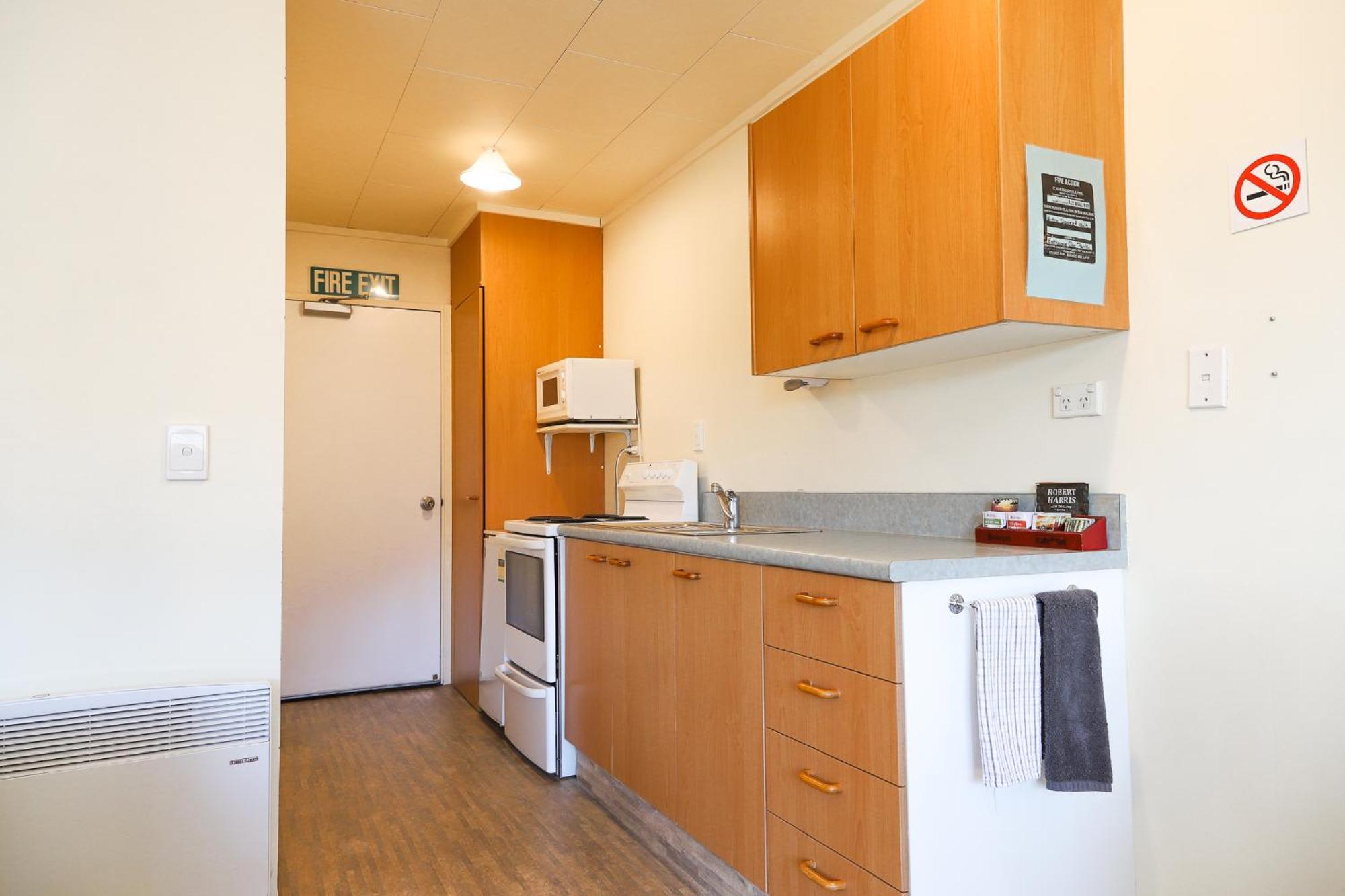 Ride Base Wanaka Apartments エクステリア 写真