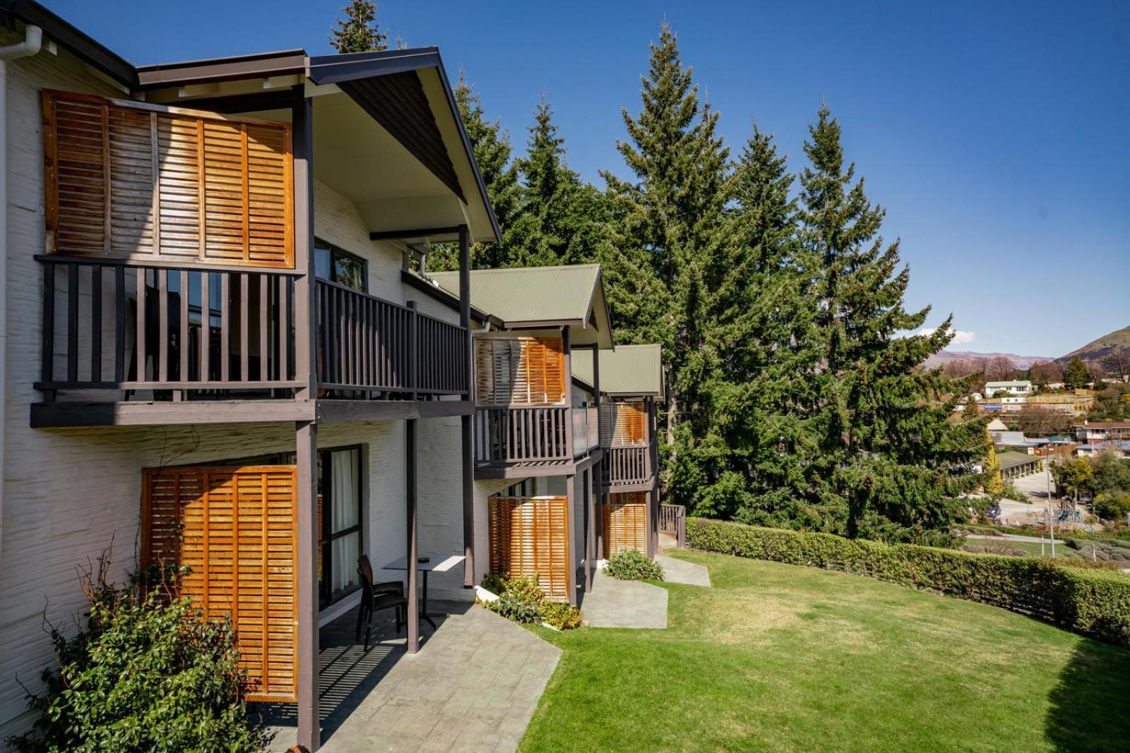 Ride Base Wanaka Apartments エクステリア 写真