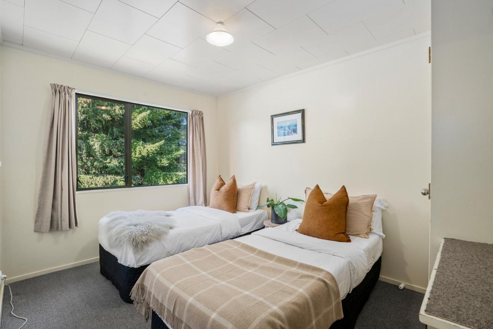 Ride Base Wanaka Apartments エクステリア 写真