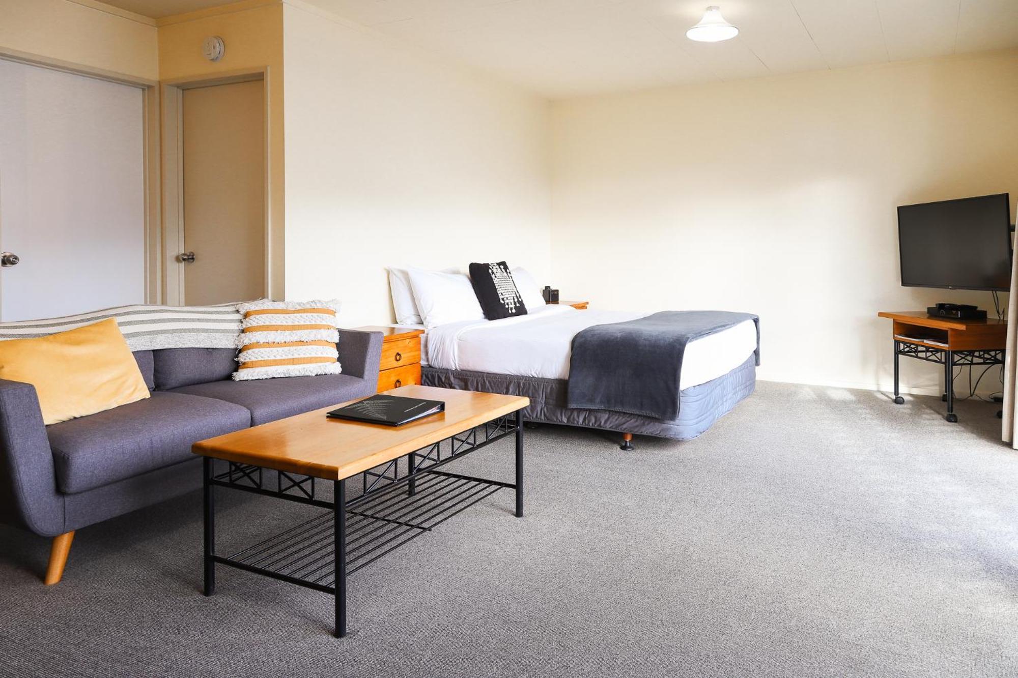 Ride Base Wanaka Apartments エクステリア 写真
