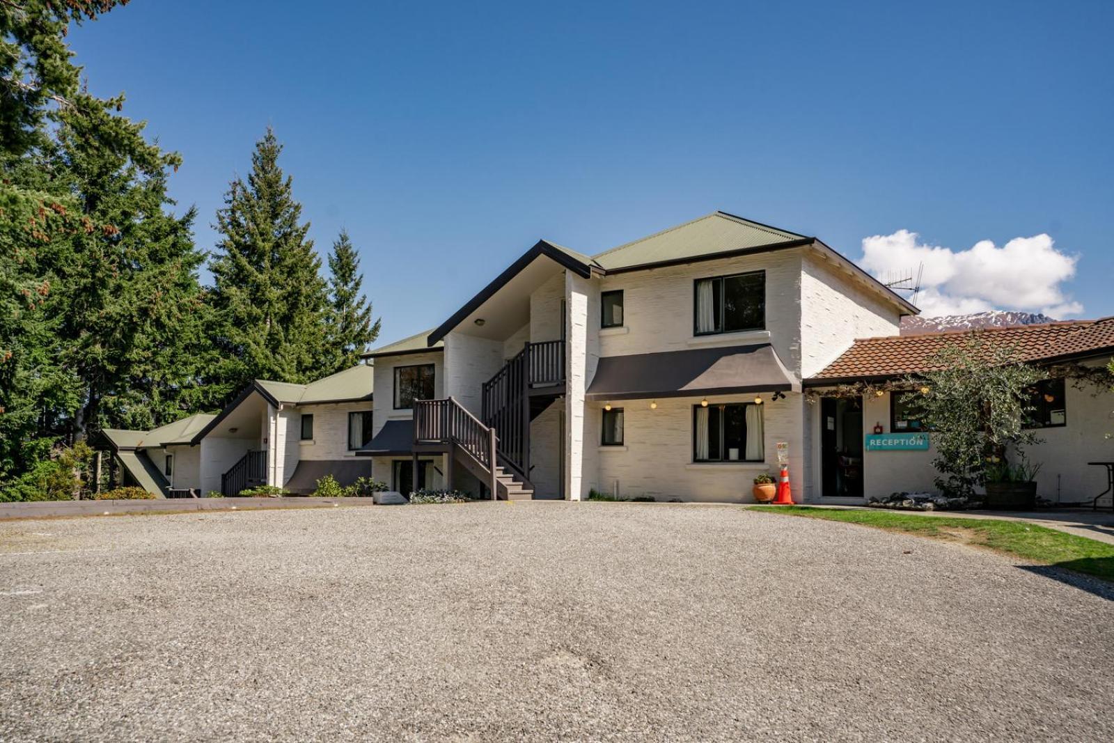 Ride Base Wanaka Apartments エクステリア 写真
