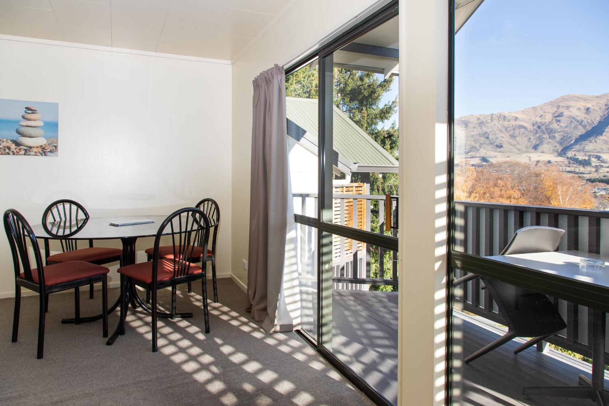 Ride Base Wanaka Apartments エクステリア 写真