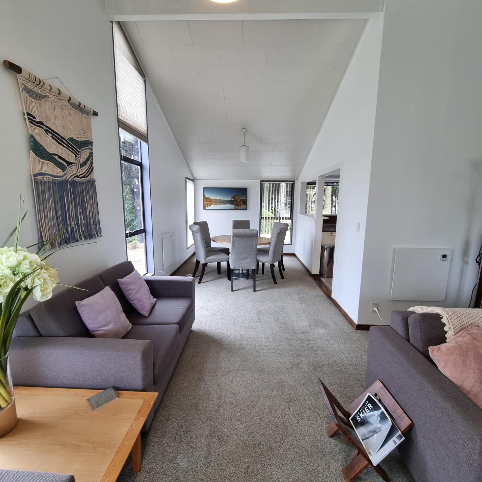 Ride Base Wanaka Apartments エクステリア 写真