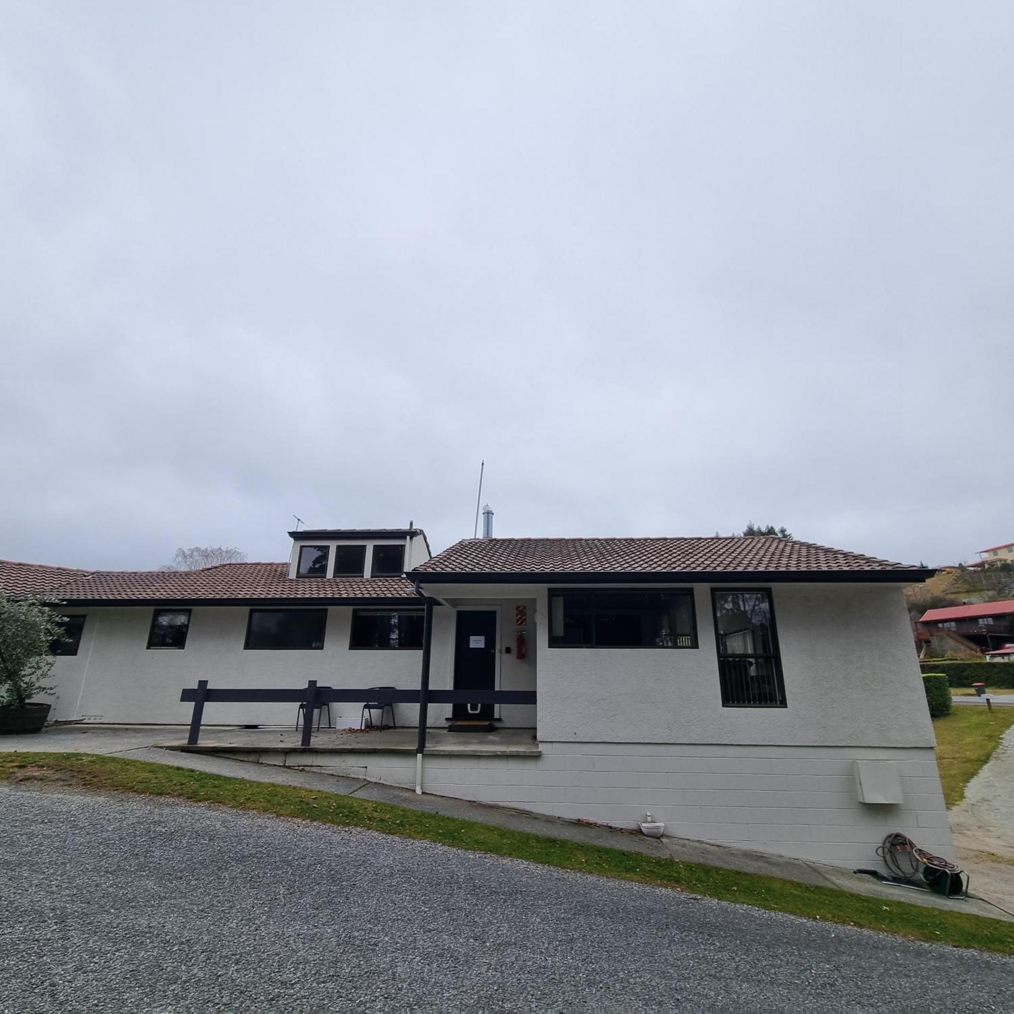Ride Base Wanaka Apartments エクステリア 写真
