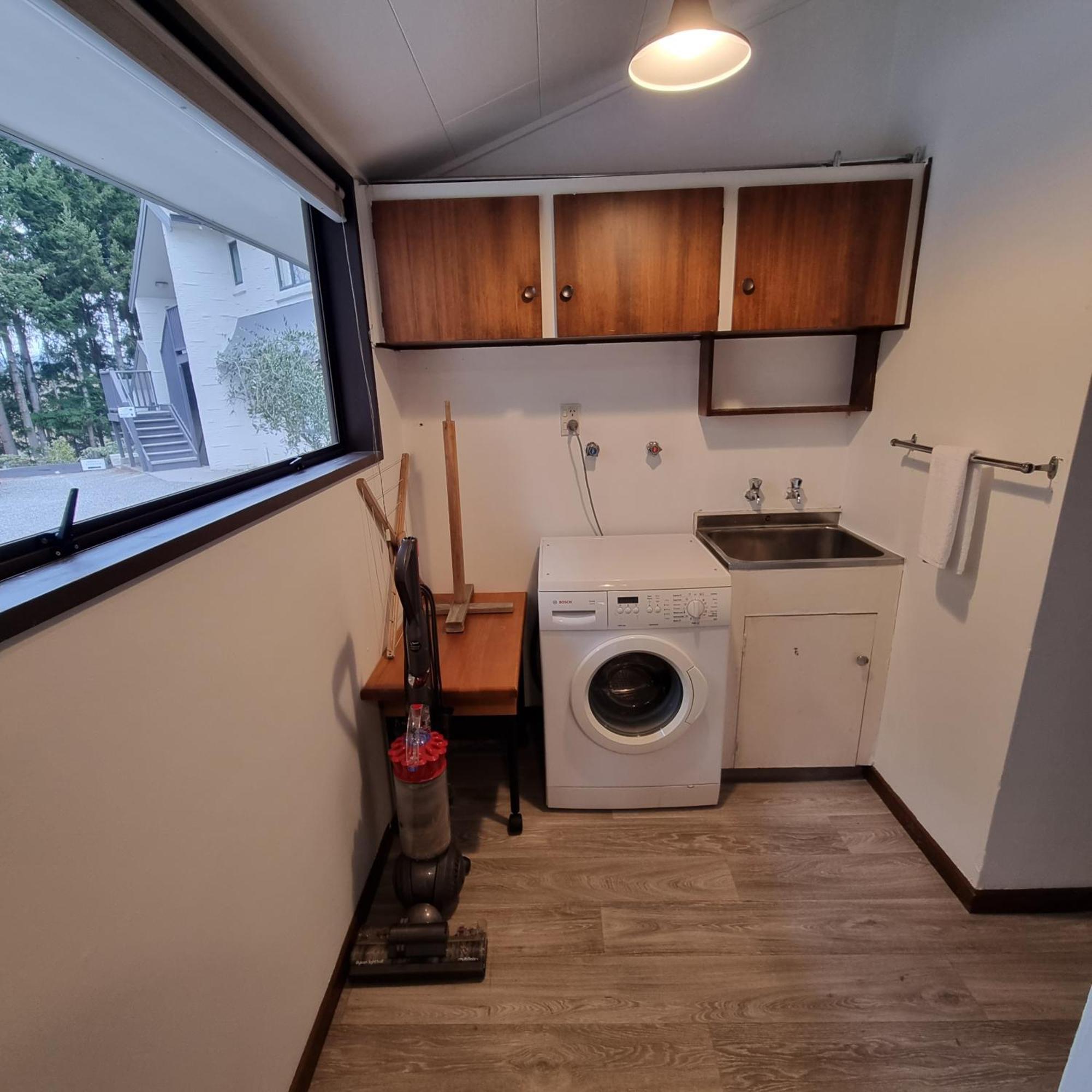 Ride Base Wanaka Apartments エクステリア 写真