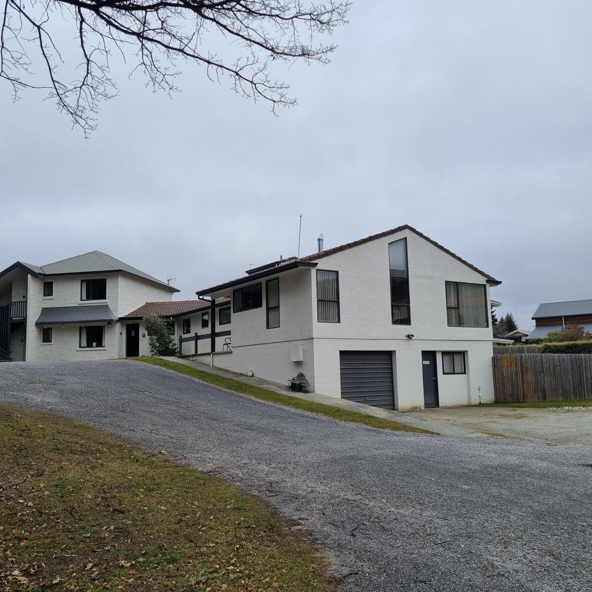 Ride Base Wanaka Apartments エクステリア 写真