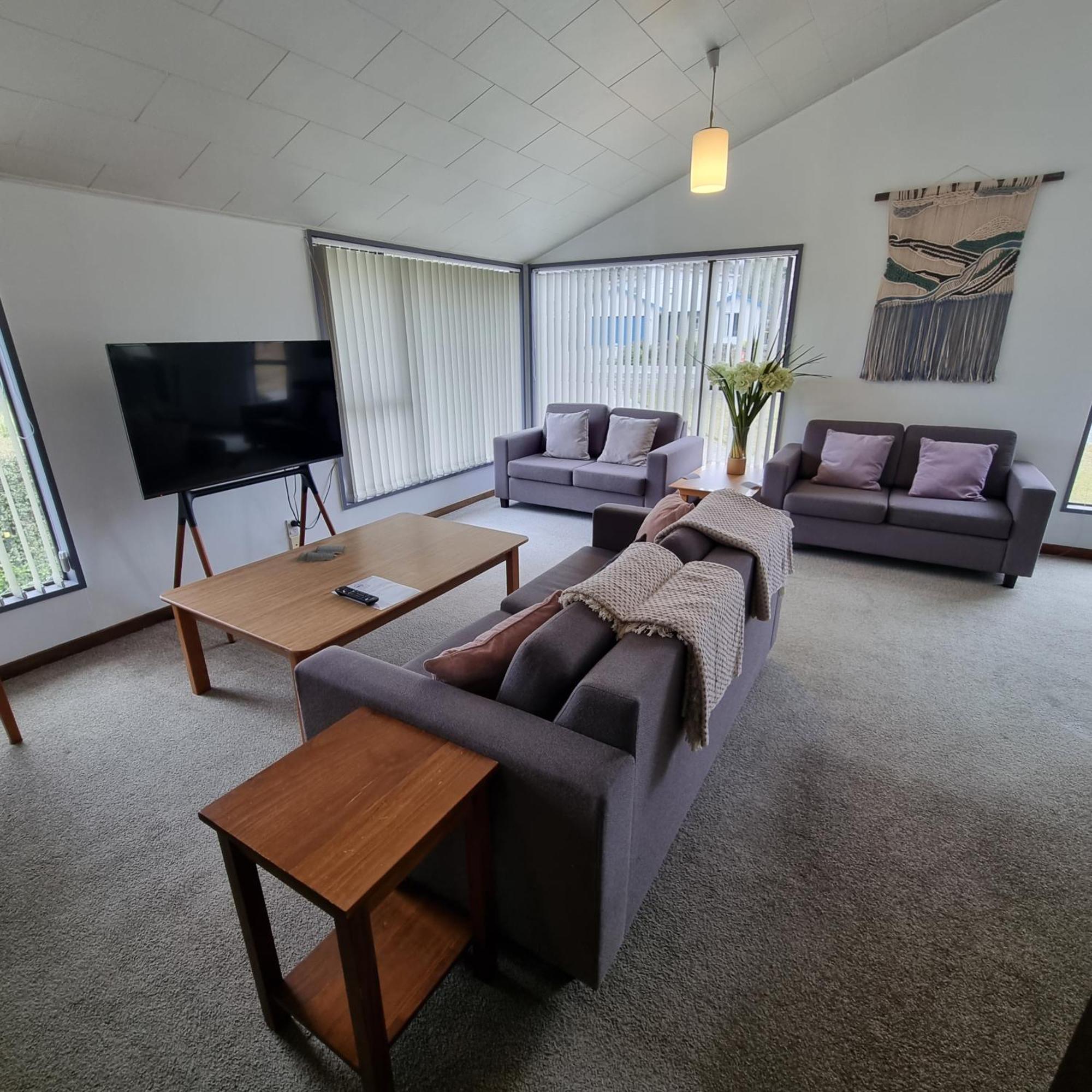 Ride Base Wanaka Apartments エクステリア 写真