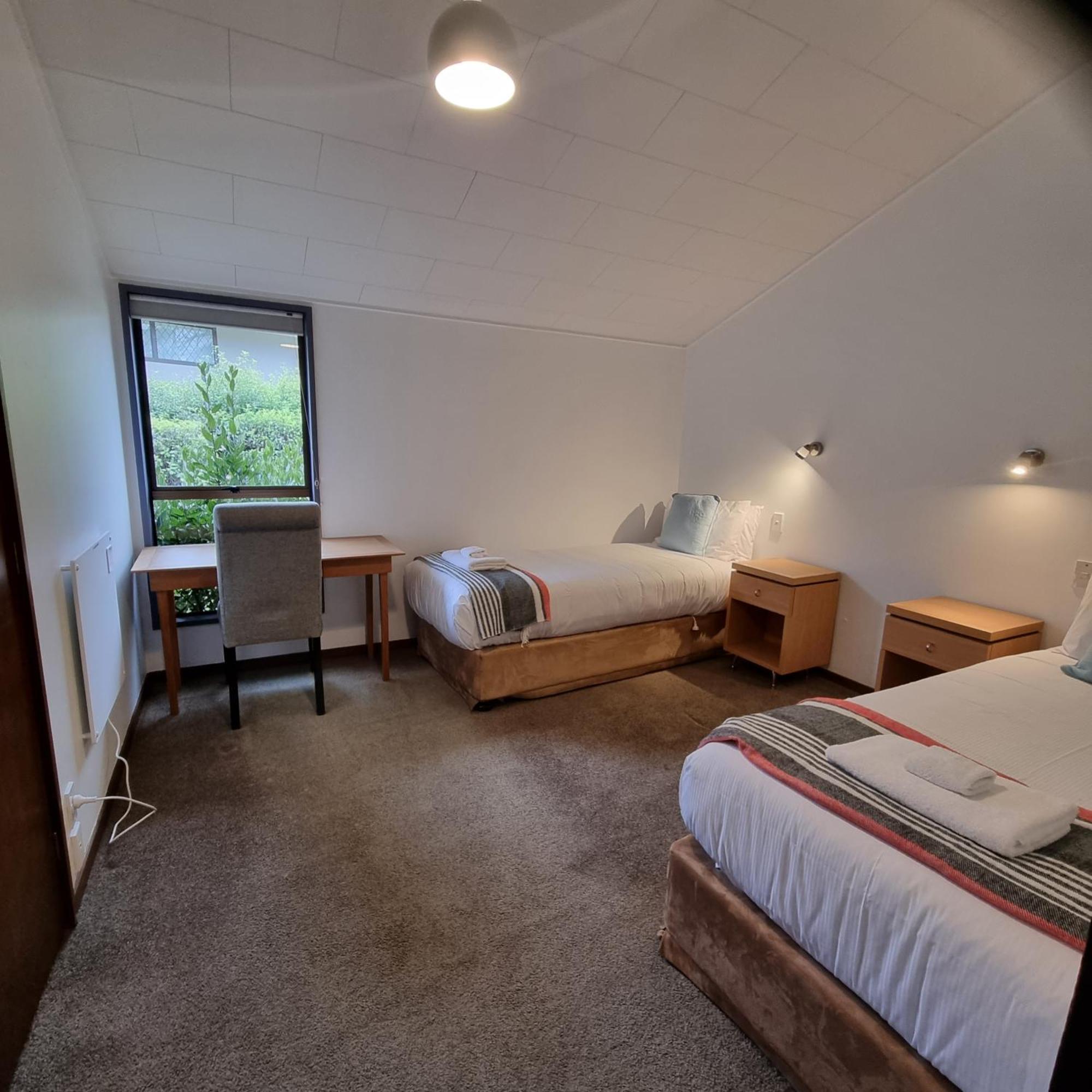 Ride Base Wanaka Apartments エクステリア 写真